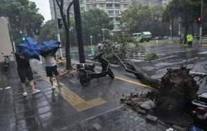 طوفان در «شانگهای» هزاران نفر را آواره کرد