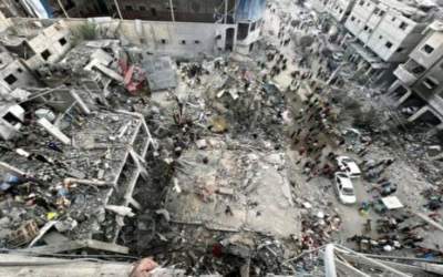 وداع یک جوان در غزه با برادر شهیدش  