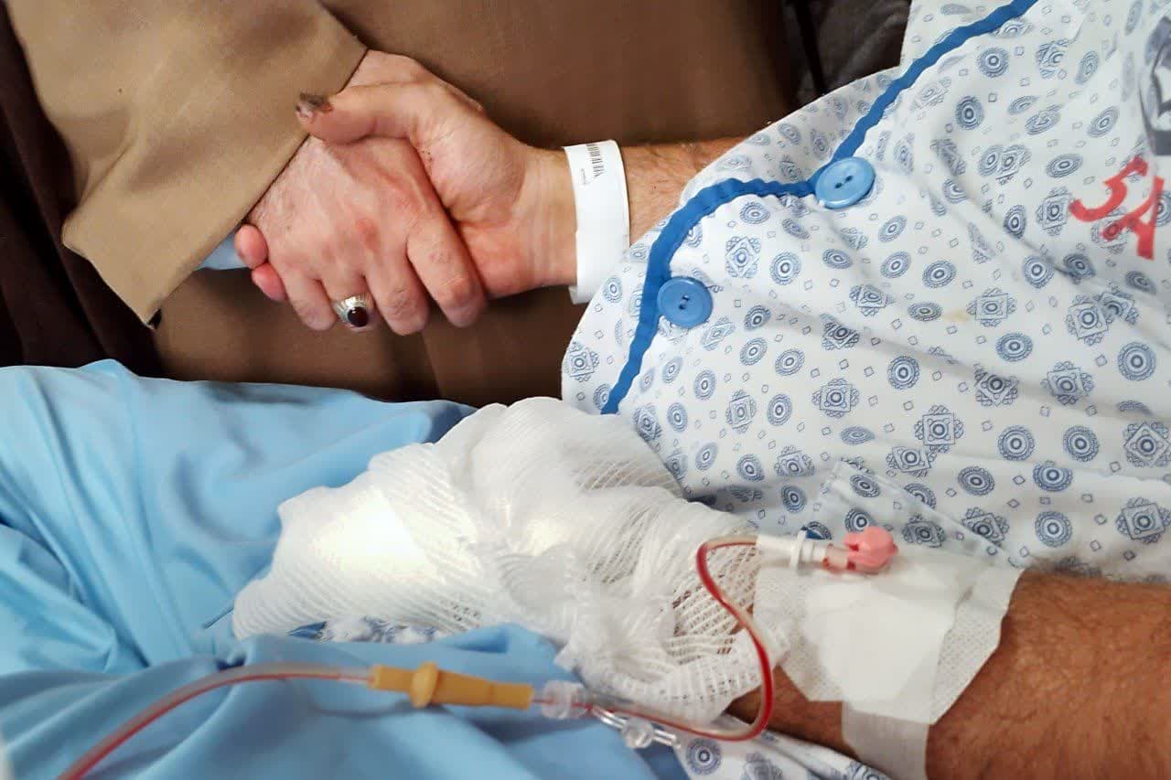 فرزندان رهبر انقلاب از مجروحان لبنانی عیادت کردند +تصاویر