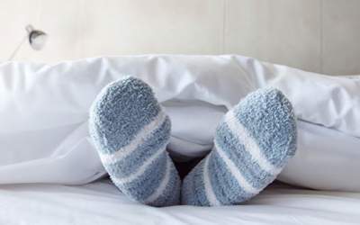 فواید شگفت‌انگیز خوابیدن با جوراب