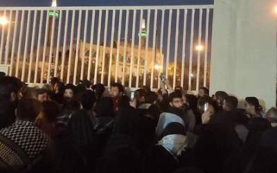 حضور مردم ساعاتی مانده به مراسم در مصلی +عکس