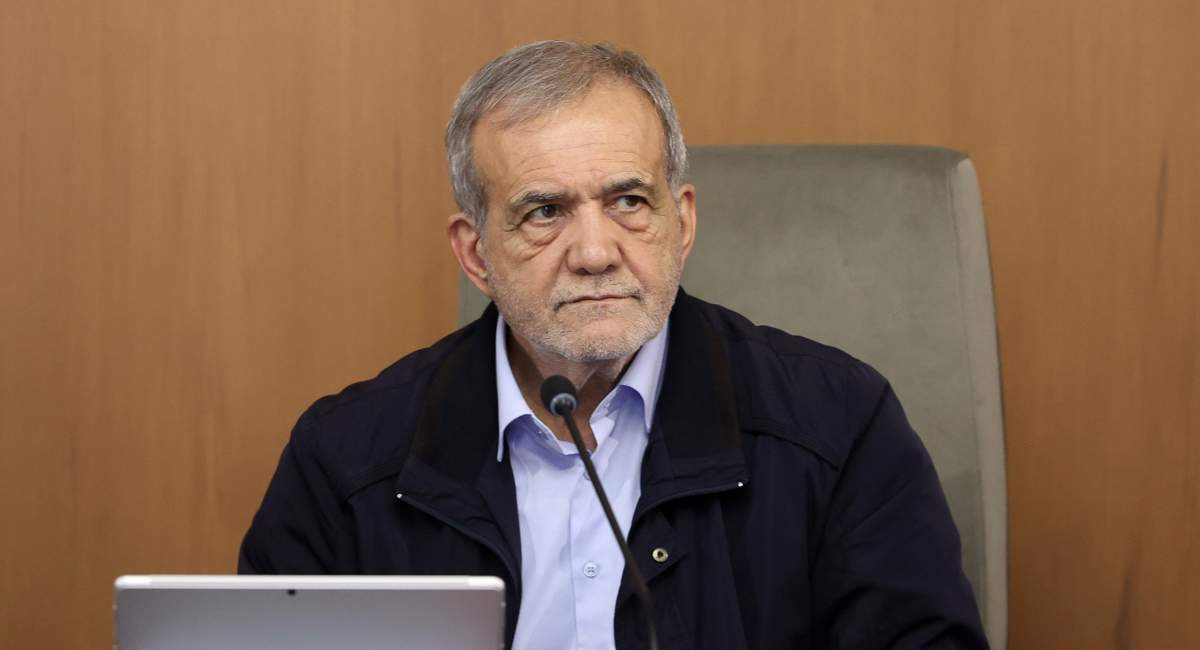 ۱۰۰ روز با دولت پزشکیان/ از انتصاب داماد تا انتقاد از وام ازدواج/ از ادعای هماهنگی کابینه با رهبری تا دیپلماسی بلد نیستم/ رجیستری آیفون؛ تنها دستاورد اقتصادی/ رادیکال‌ها به دولت برگشتند