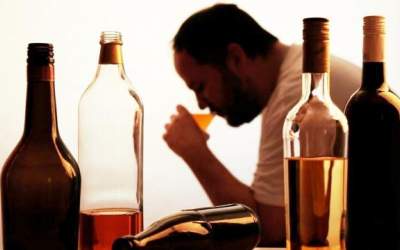 نگرانی روزنامه اصلاح‌طلب از مسمومیت عرق‌خورها