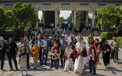 گلباران آرامگاه حافظ شیرازی  <img src="https://cdn.jahannews.com/images/picture_icon.png" width="16" height="16" border="0" align="top">