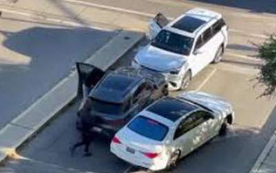 فیلم/ زورگیری از یک ایرانی در کانادا  <img src="https://cdn.jahannews.com/images/video_icon.png" width="16" height="16" border="0" align="top">