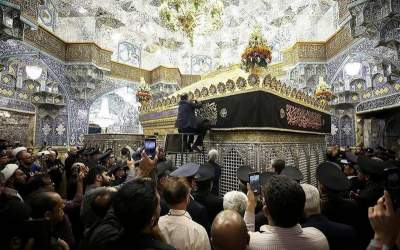 ضریح حضرت معصومه(س) سیاه‌پوش شد