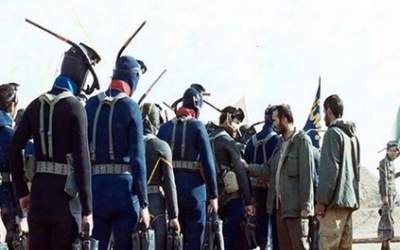 غواصی که به آب نامه می‌نوشت