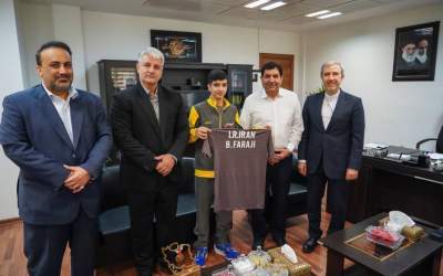 دیدار نابغه تنیس روی میز ایران با مشاور رهبرانقلاب