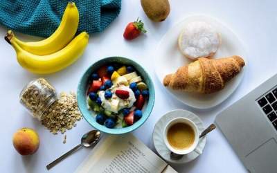 از چه غذاهایی برای صبحانه استفاده کنیم؟