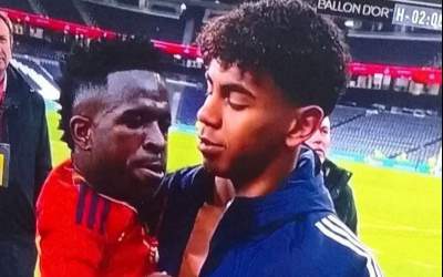 مسخره کردن ستارگان فوتبال در پخش زنده توپ طلا!