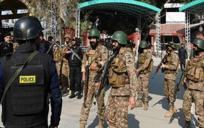 حمله انتحاری در پاکستان/ ۱۱ نظامی کشته شدند