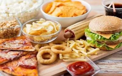 ۱۰ خوراکی که شما را زودتر پیر می‌کند