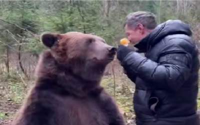 عسل دادن به خرس مودب  <img src="https://cdn.jahannews.com/images/video_icon.png" width="16" height="16" border="0" align="top">