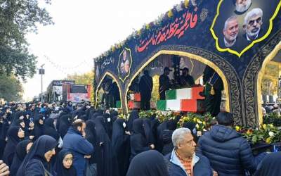 تشییع پیکرهای ۱۰۰ شهید گمنام از مقابل دانشگاه تهران