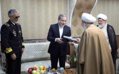 تصاویر اهدای نشان ارتش به عراقچی  <img src="https://cdn.jahannews.com/images/picture_icon.png" width="16" height="16" border="0" align="top">