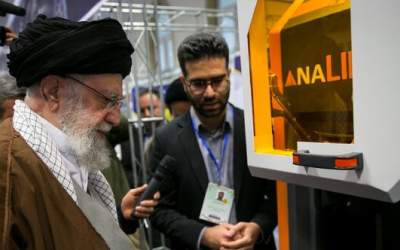 بازدید رهبرانقلاب از رویداد ملی «پیشگامان پیشرفت»/ تنها راه پیشبُرد کشور استفاده از توانمندی‌های بخش خصوصی است  