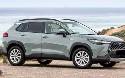 قیمت خودروهای وارداتی کاهش می‌یابد