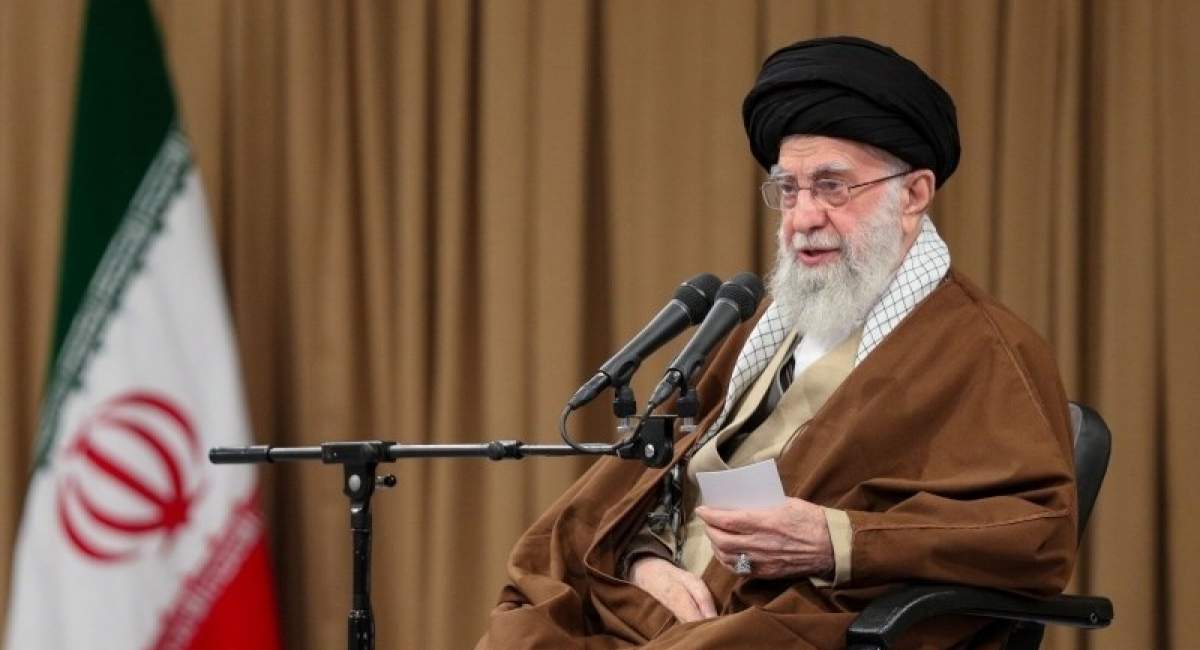 رهبرانقلاب: پشت لبخندهای دیپلماسی، باطنی خبیث نهفته است؛ چشمهایمان را باز کنیم/ حواسمان باشد با چه کسی حرف میزنیم و معامله میکنیم رهبرانقلاب: پشت لبخندهای دیپلماسی، باطنی خبیث نهفته است؛ چشمهایمان را باز کنیم/ حواسمان باشد با چه کسی حرف میزنیم و معامله میکنیم