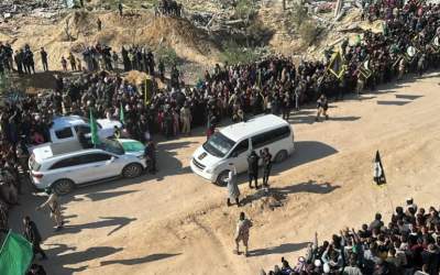 آزاد شدن دو اسیر اسرائیلی مقابل منزل سنوار  <img src="https://cdn.jahannews.com/images/video_icon.png" width="16" height="16" border="0" align="top">