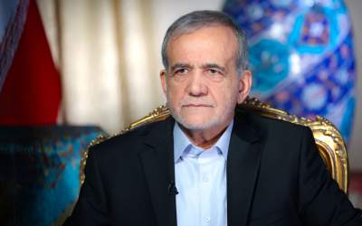 رئیس جمهور: دشمنان دیگر نمی توانند حتی به تجاوز به خاک ایران فکر کنند/ امیدوارم موفقیت‌های نظامی کشور به سایر زمینه‌ها گسترش یابد