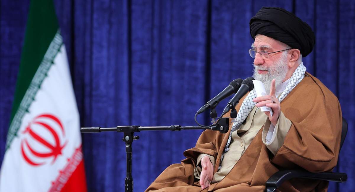 رهبر انقلاب: مذاکره با آمریکا هوشمندانه، عاقلانه و شرافتمندانه نیست و هیچ تأثیری در رفع مشکلات کشور ندارد؛ دلیل؟ تجربه!