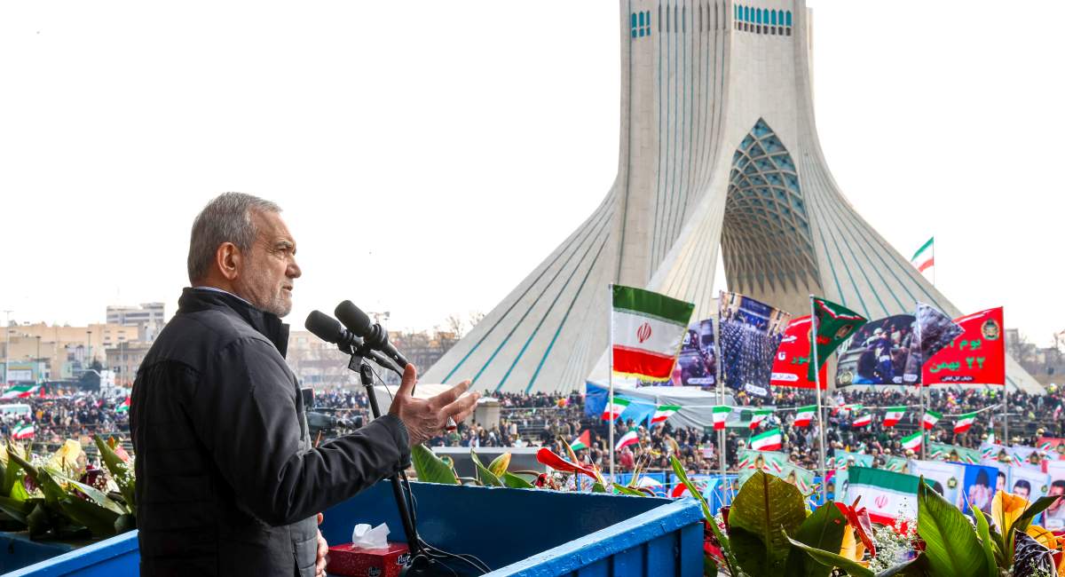 رئیس جمهور: به آمریکا می‌گویم اگر اهل مذاکره‌ای چرا این غلط‌ها را کردی/ همزمان با پیام گفتگو، توطئه علیه ایران امضا می‌کند/ کلام رهبری فصل‌الخطاب است