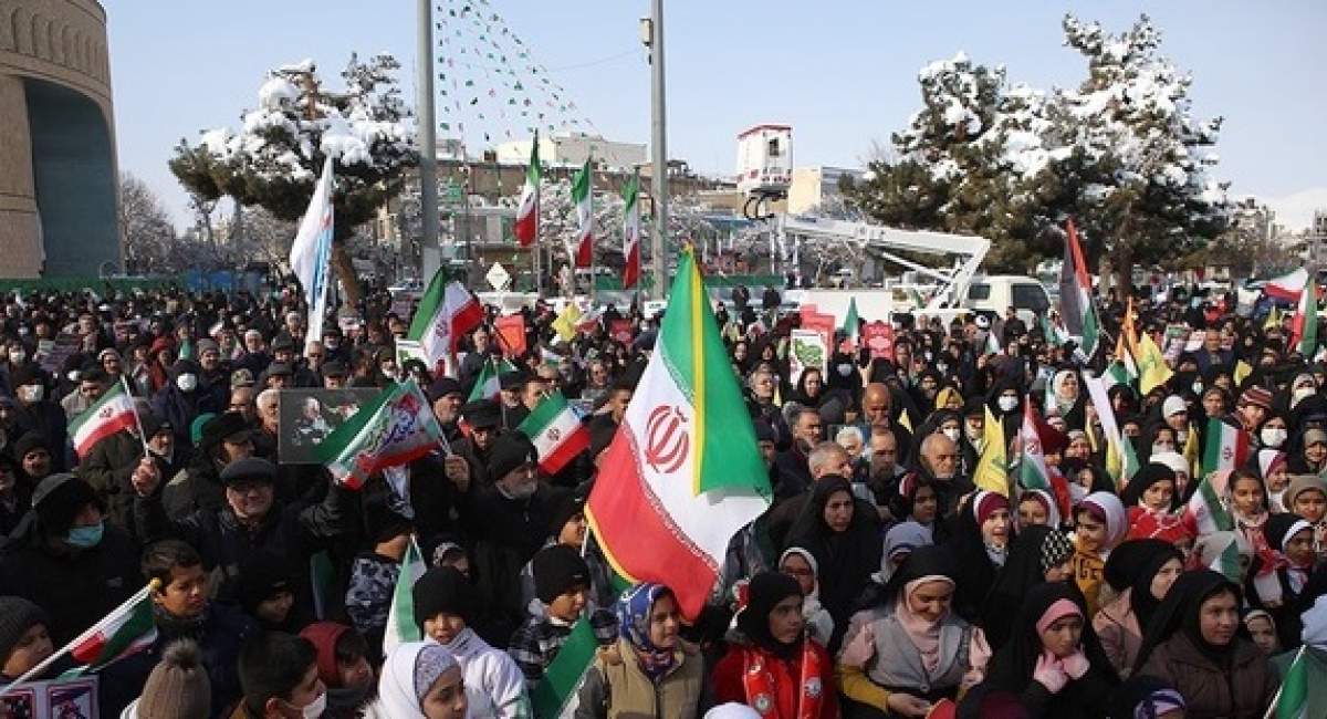 آسوشیتدپرس: ایرانی‌ها در دمای زیر صفر، انقلاب را جشن گرفتند