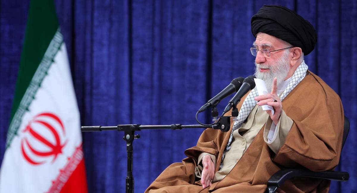 رهبر انقلاب: ۲۲ بهمن امسال یک قیام مردمی و حرکت ملی به‌هنگام در زیر تهدیدهای احمقانه دشمن بود/ تجلیل از سخنان صریح و راهگشای رئیس جمهور