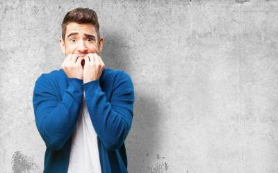 این ۱۵ رفتار نشان‌دهنده اضطراب شما هستند