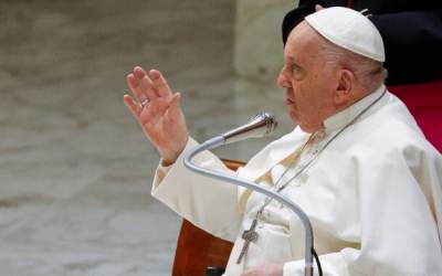 پاپ فرانسیس زنده می‌ماند