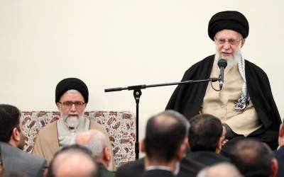 رهبر انقلاب: تنها راه‌حل مشکلات، پایبندی به مبانی انقلاب است/ همکاری وزارت اطلاعات با دولت به معنای انجام کار خوب اطلاعاتی است