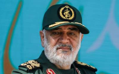 سرلشکر سلامی: زمین، آسمان را بر دشمنان خواهیم بست