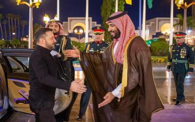 لحظه استقبال گرم بن سلمان از زلنسکی  <img src="https://cdn.jahannews.com/images/video_icon.png" width="11" height="10" border="0" align="top">