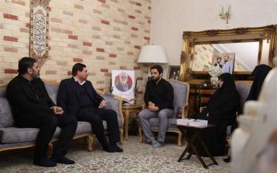 دیدار مخبر با خانواده شهیدان عبداللهی