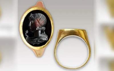 کشف انگشتر طلا در مقبره ۲۰۰۰ ساله