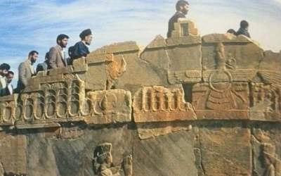 چه کسی مانع تخریب آرامگاه فردوسی در اوایل انقلاب شد؟  