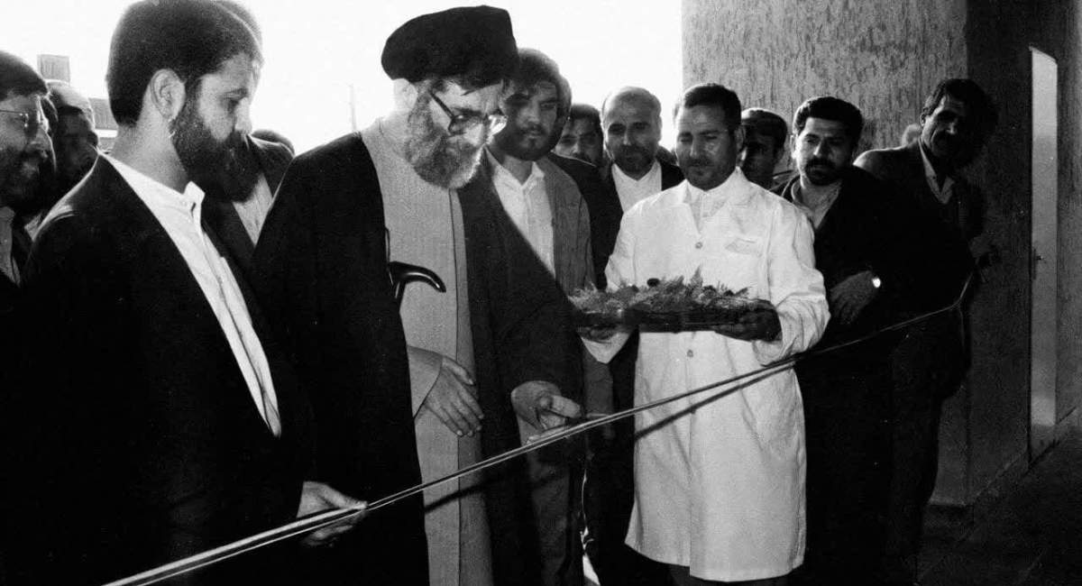 تصاویر بازدید آیت‌الله خامنه‌ای از انستیتو پاستور  