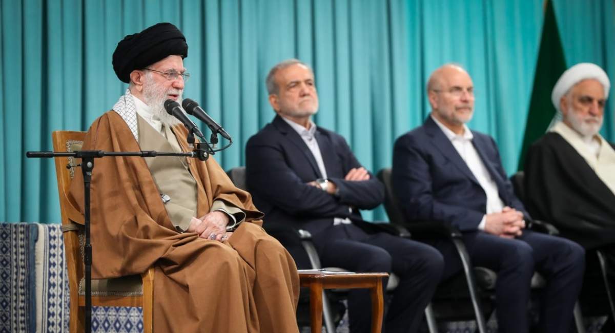 رهبرانقلاب: دولت‌های اسلامی باید با دقت و سرعت حوادث امروز را دنبال کنند/ اتحاد دنیای اسلام، تنها راه ایستادگی در مقابل باج‌طلبی قدرت‌های بزرگ است
