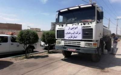 اعزام ۴ دستگاه تانکر آب‌رسان به استان یزد