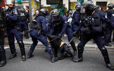 پاسخ پلیس فرانسه به دانشجویان را ببینید  <img src="https://cdn.jahannews.com/images/video_icon.png" width="16" height="16" border="0" align="top">