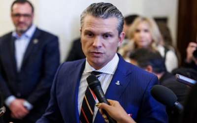 اظهارات هگست درباره پیام بمب‌افکن‌های B-۲ به تهران