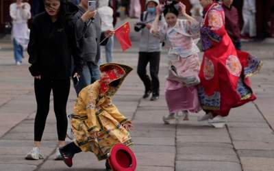 چینی‌های زیر ۵۰ کیلوگرم مراقب طوفان باشند!