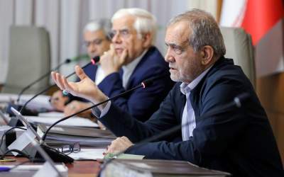 پزشکیان راه خود را از روحانی جدا می‌کند؟/ کشور نیازمند موضع تاریخی رئیس‌جمهور