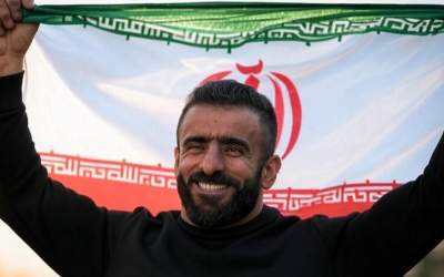 گرگ ایرانی آماده بالا بردن پرچم ایران در آمریکا