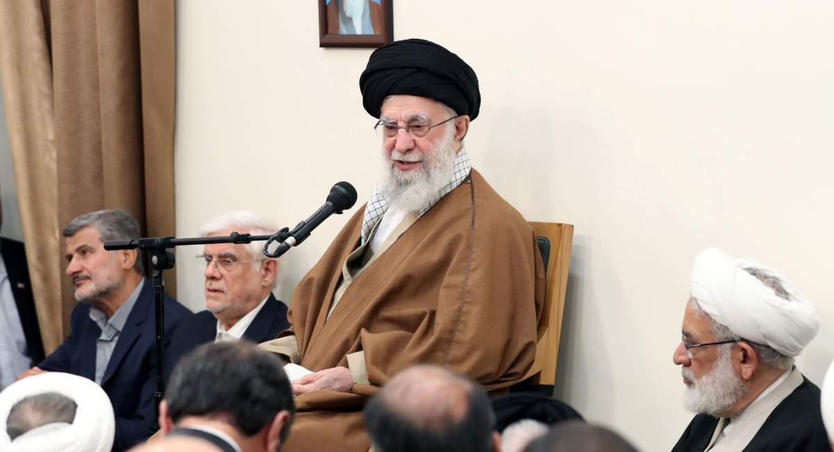 رهبرانقلاب: گفتگوهای عمان یکی از دهها کار وزارت خارجه است/ مسائل کشور را مثل زمان برجام به گفتوگوها گره نزنیم/ به طرف مقابل خیلی بدبین هستیم