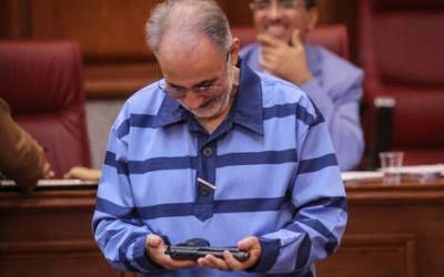 عکس/ حضور قاتل معروف در جلسه با عارف
