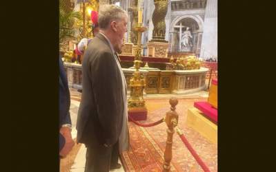 ادای احترام نماینده ایران به پاپ فرانسیس