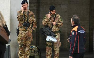 ماجرای حمل سلاح عجیب در مراسم تشییع پاپ