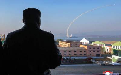 رونمایی کره شمالی از ناوشکن هسته‌ای +عکس