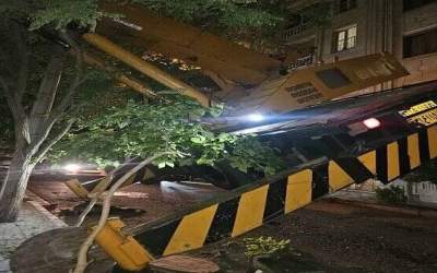 واژگونی جرثقیل ۶۰ تنی در تهران